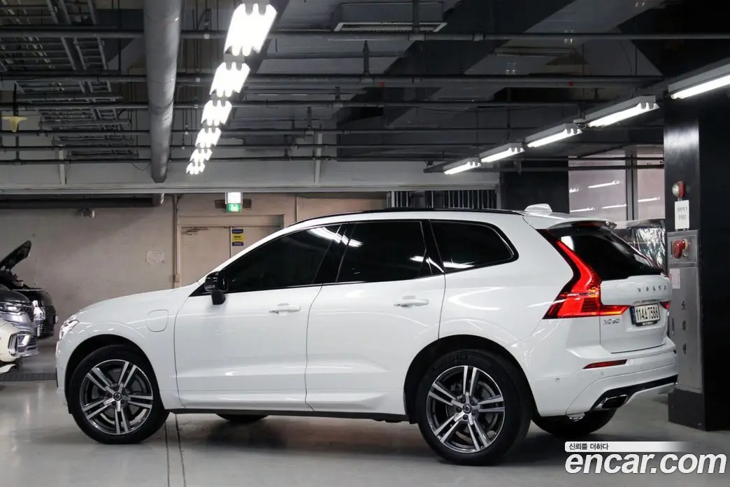 Volvo XC60 2021 2.0 автомат (гидро), фото 4