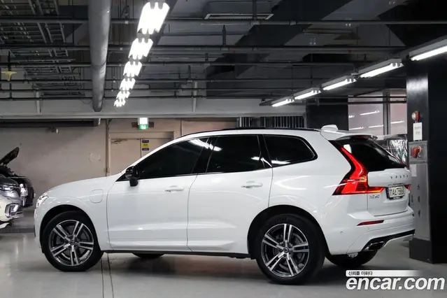 Volvo XC60 2021 2.0 автомат (гидро), миниатюра 4
