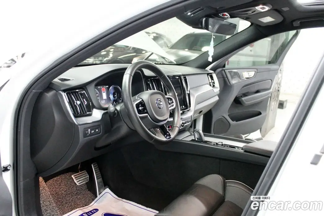 Volvo XC60 2021 2.0 автомат (гидро), фото 8
