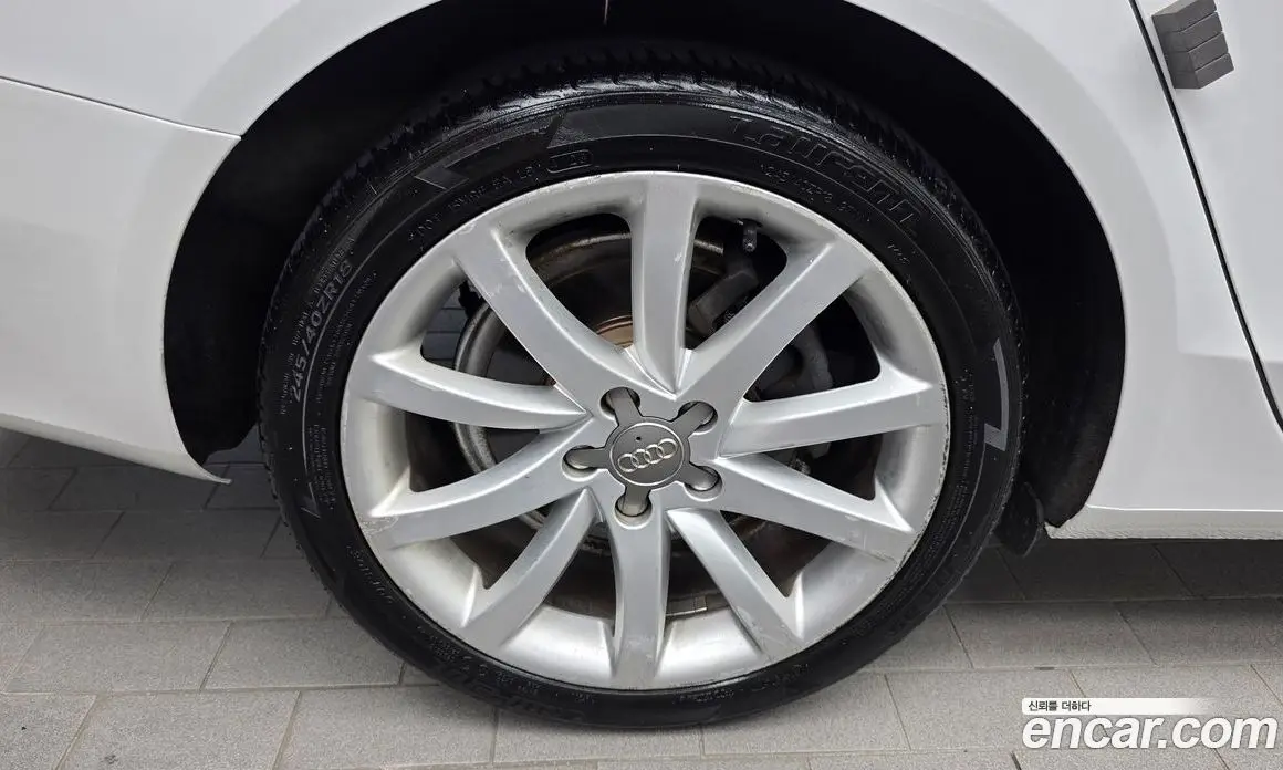 Audi A4 2015 2.0 автомат (гидро), фото 5