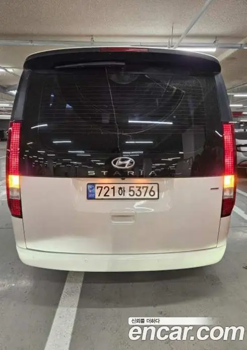 Hyundai Staria 2023 2.2 автомат (гидро), фото 3