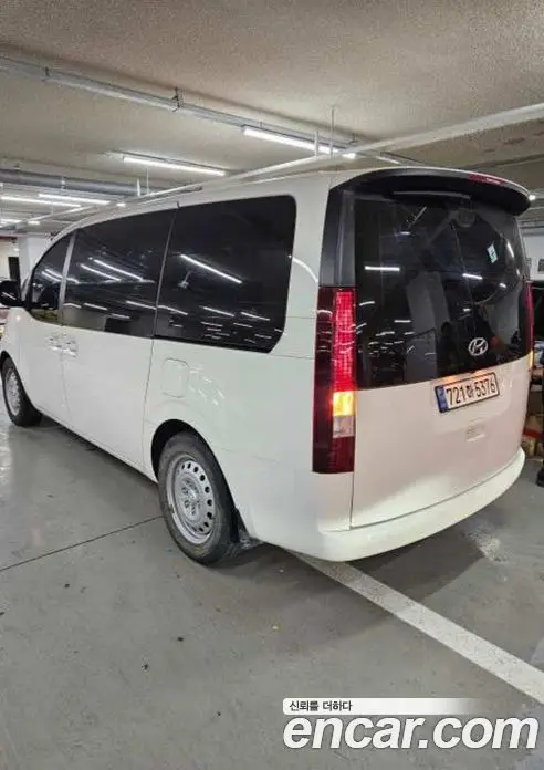 Hyundai Staria 2023 2.2 автомат (гидро), фото 9