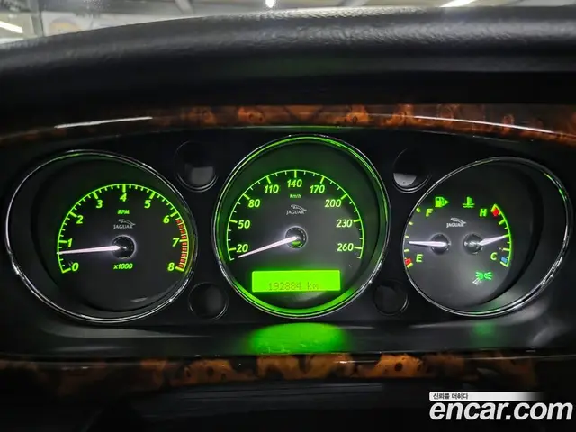 Jaguar XJ-8 2005 3.6 автомат (гидро), миниатюра 6 Jaguar XJ-8 2005 3.6 автомат (гидро), миниатюра 6