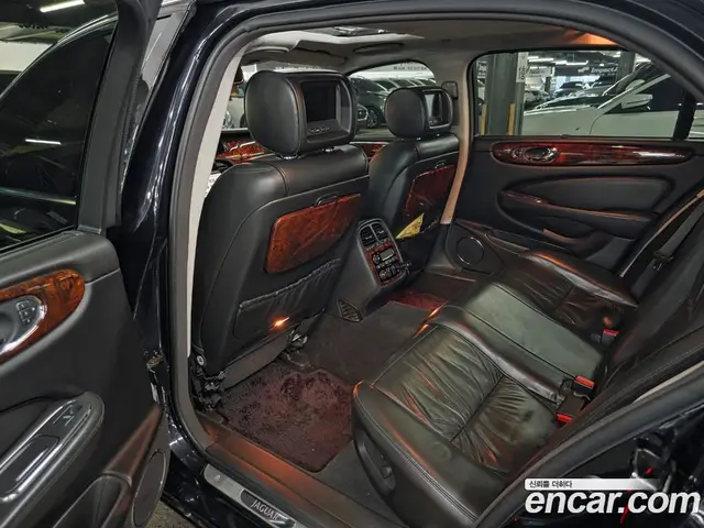 Jaguar XJ-8 2005 3.6 автомат (гидро), миниатюра 10 Jaguar XJ-8 2005 3.6 автомат (гидро), миниатюра 10