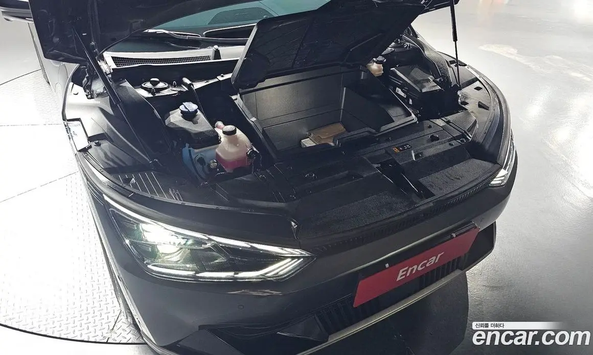 Kia EV6 2024 0.1 автомат (гидро), фото 6 Kia EV6 2024 0.1 автомат (гидро), фото 6