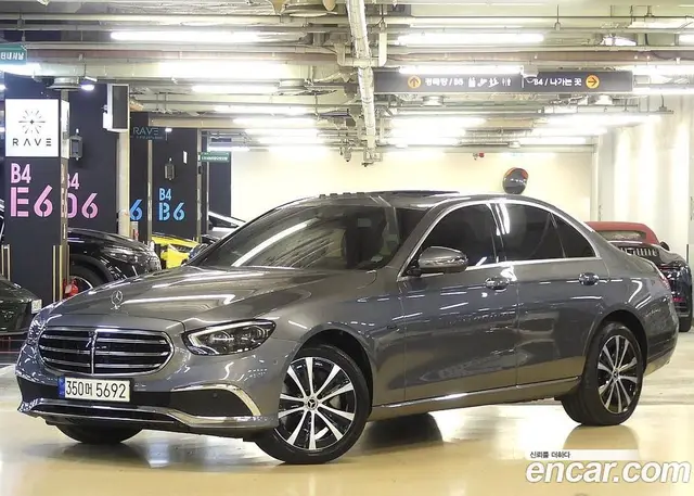 Mercedes-Benz E-Class 2021 2.0 автомат (гидро), миниатюра 2