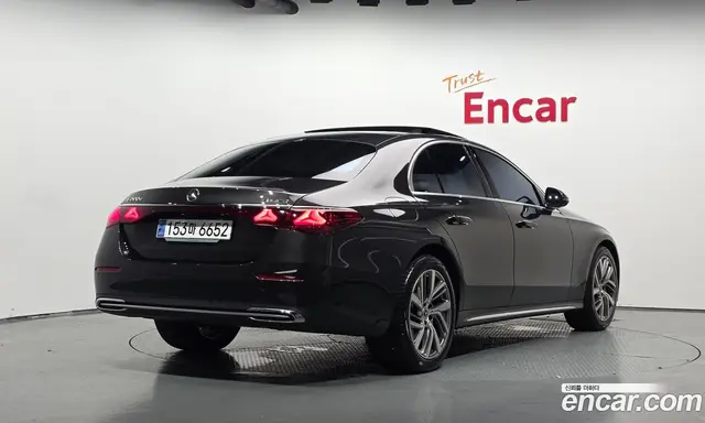 Mercedes-Benz E-Class 2024 2.0 автомат (гидро), миниатюра 2
