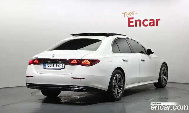 Mercedes-Benz E-Class 2025 2.0 автомат (гидро), миниатюра 2