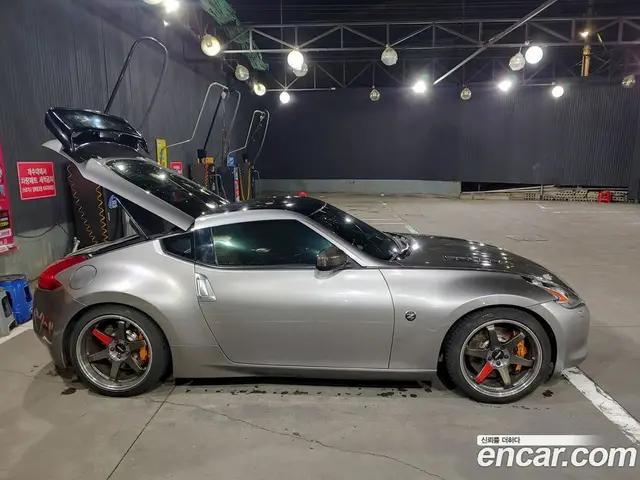 Nissan 370Z 2010 3.7 автомат (гидро), миниатюра 4