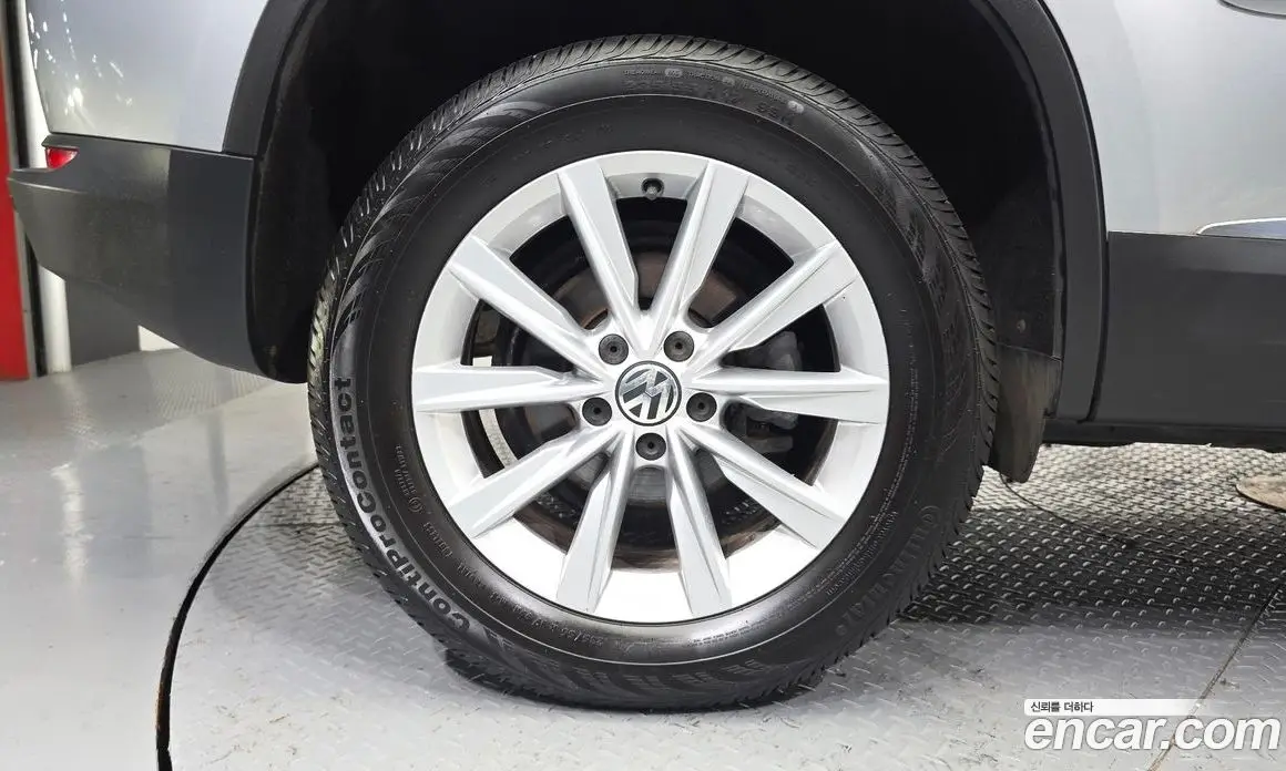 Volkswagen Tiguan 2013 2.0 автомат (гидро), фото 5