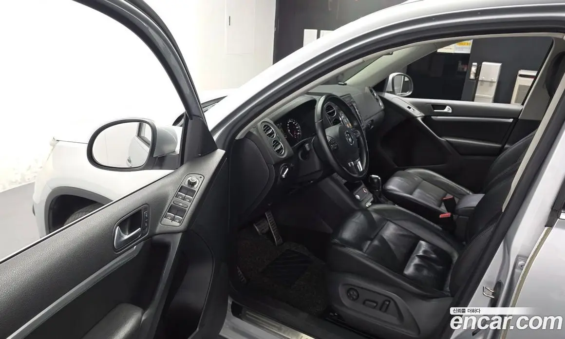 Volkswagen Tiguan 2013 2.0 автомат (гидро), фото 10