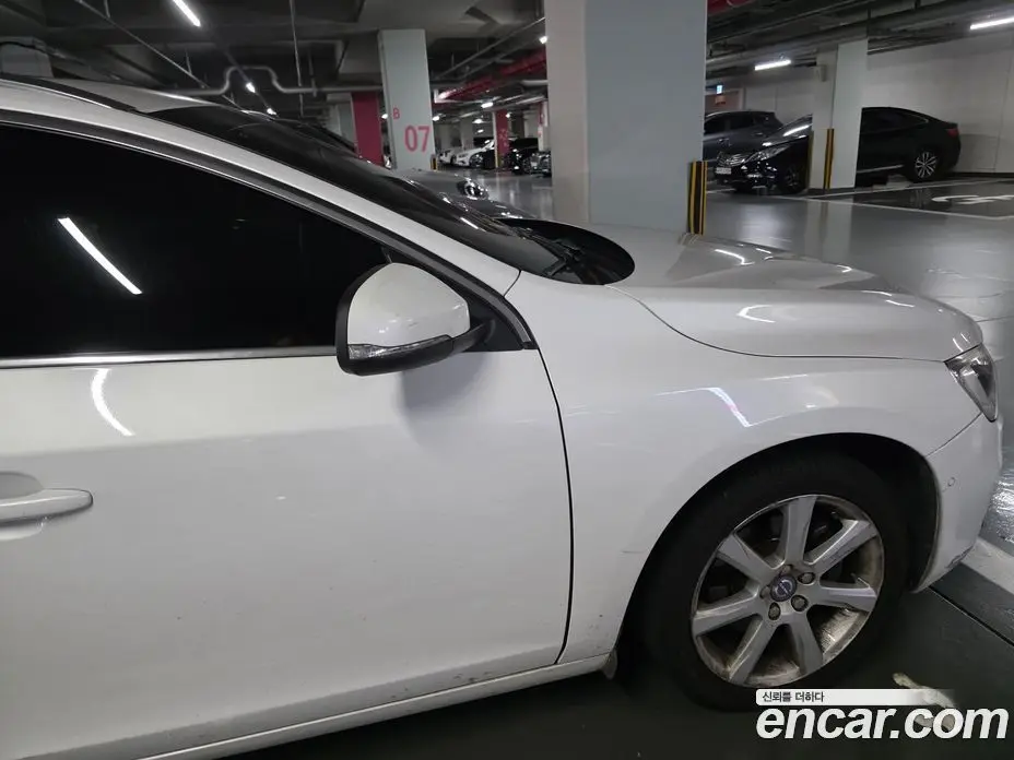 Volvo V60 2017 2.0 автомат (гидро), фото 4 Volvo V60 2017 2.0 автомат (гидро), фото 4