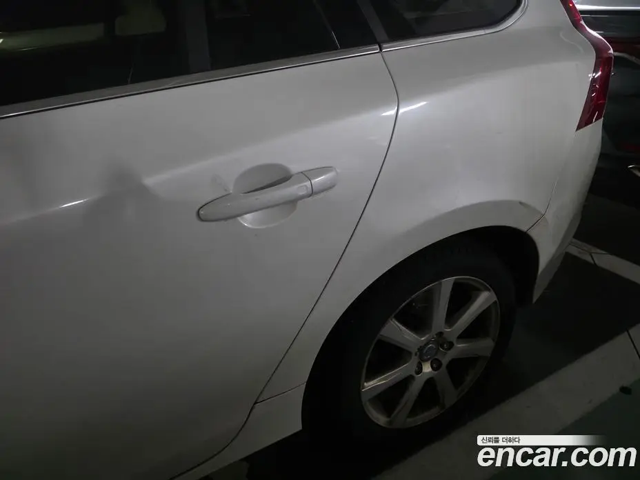Volvo V60 2017 2.0 автомат (гидро), фото 6 Volvo V60 2017 2.0 автомат (гидро), фото 6