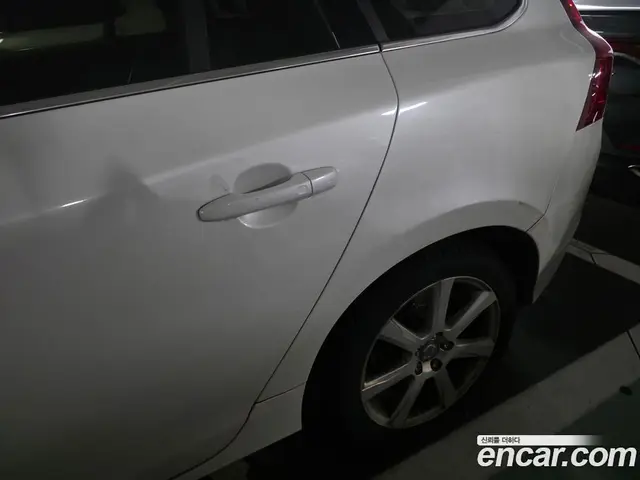 Volvo V60 2017 2.0 автомат (гидро), миниатюра 6 Volvo V60 2017 2.0 автомат (гидро), миниатюра 6