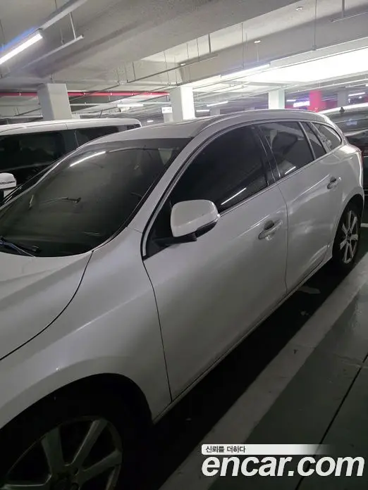 Volvo V60 2017 2.0 автомат (гидро), фото 9 Volvo V60 2017 2.0 автомат (гидро), фото 9