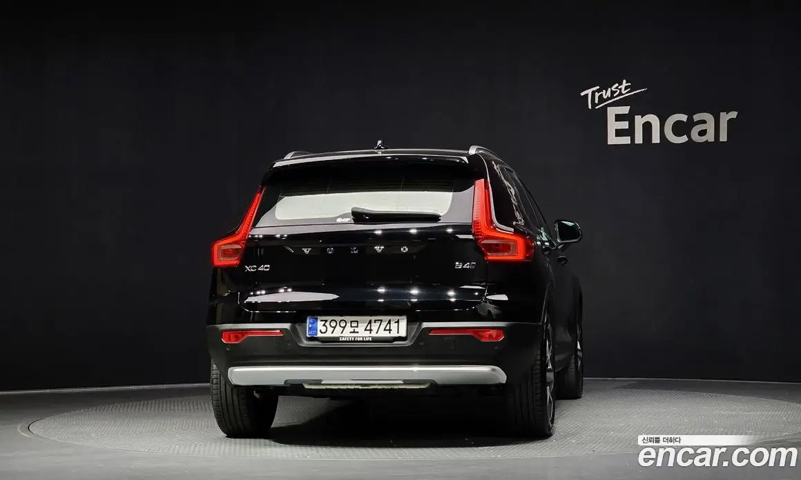 Volvo XC40 2023 2.0 автомат (гидро), фото 4 Volvo XC40 2023 2.0 автомат (гидро), фото 4