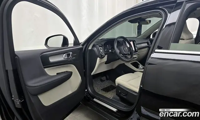 Volvo XC40 2023 2.0 автомат (гидро), миниатюра 10 Volvo XC40 2023 2.0 автомат (гидро), миниатюра 10