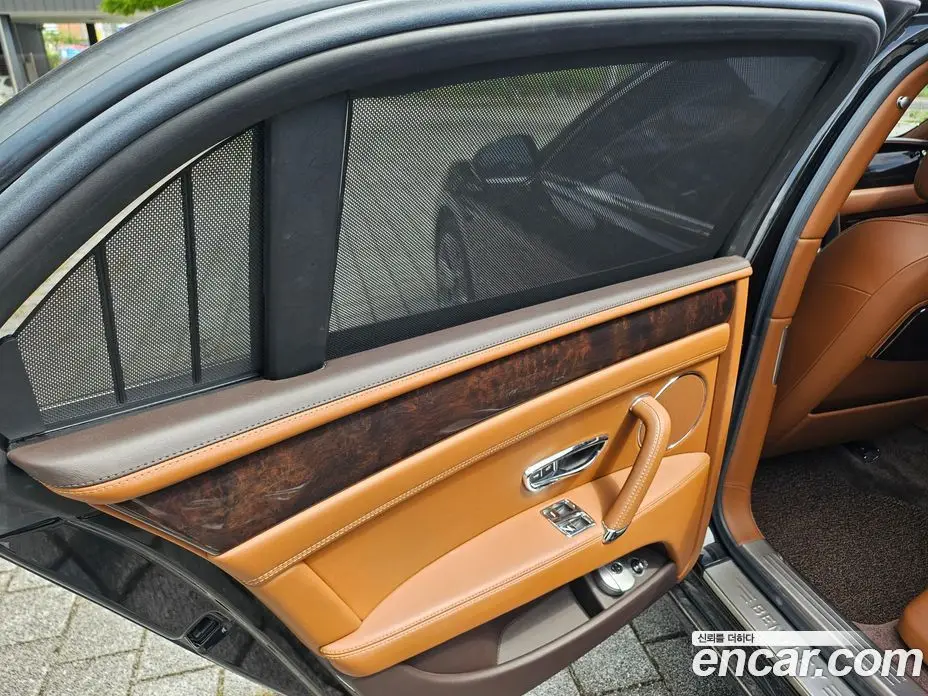 Bentley Flying Spur 2015 4.0 автомат (гидро), фото 10 Bentley Flying Spur 2015 4.0 автомат (гидро), фото 10