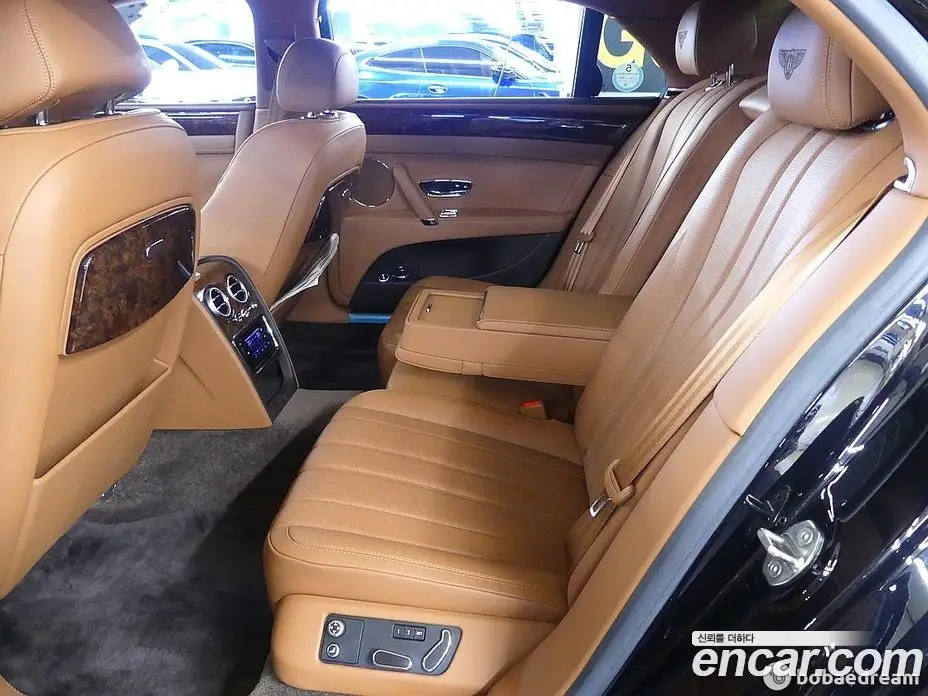 Bentley Flying Spur 2016 4.0 автомат (гидро), фото 18 Bentley Flying Spur 2016 4.0 автомат (гидро), фото 18