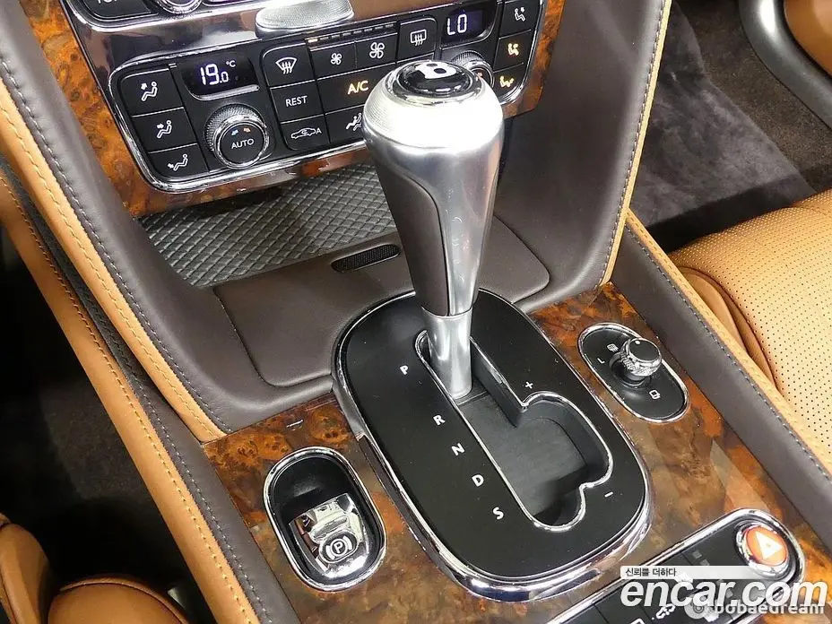 Bentley Flying Spur 2016 4.0 автомат (гидро), фото 9 Bentley Flying Spur 2016 4.0 автомат (гидро), фото 9