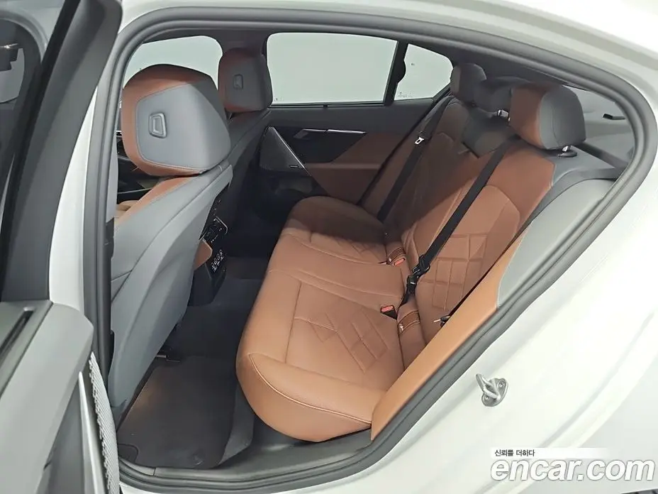 BMW 5 серия 2025 2.0 автомат (гидро), фото 12 BMW 5 серия 2025 2.0 автомат (гидро), фото 12