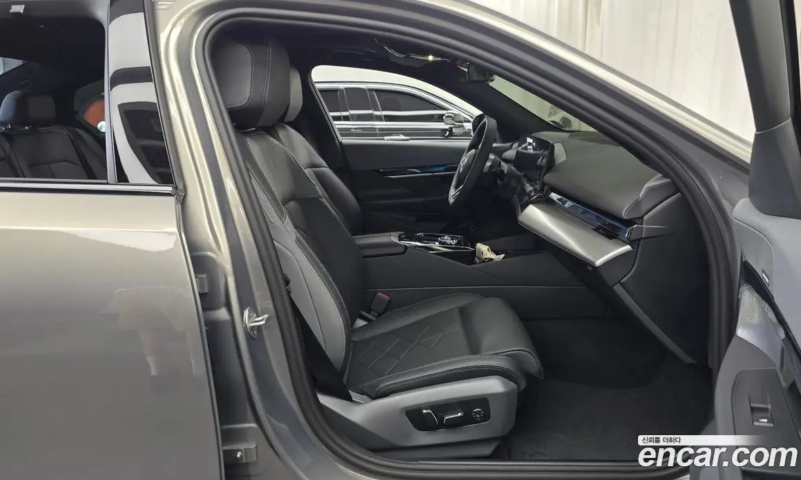 BMW 5 серия 2025 2.0 автомат (гидро), фото 11 BMW 5 серия 2025 2.0 автомат (гидро), фото 11