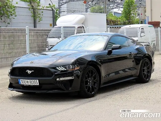 Ford Mustang 2023 2.3 автомат (гидро), миниатюра 2
