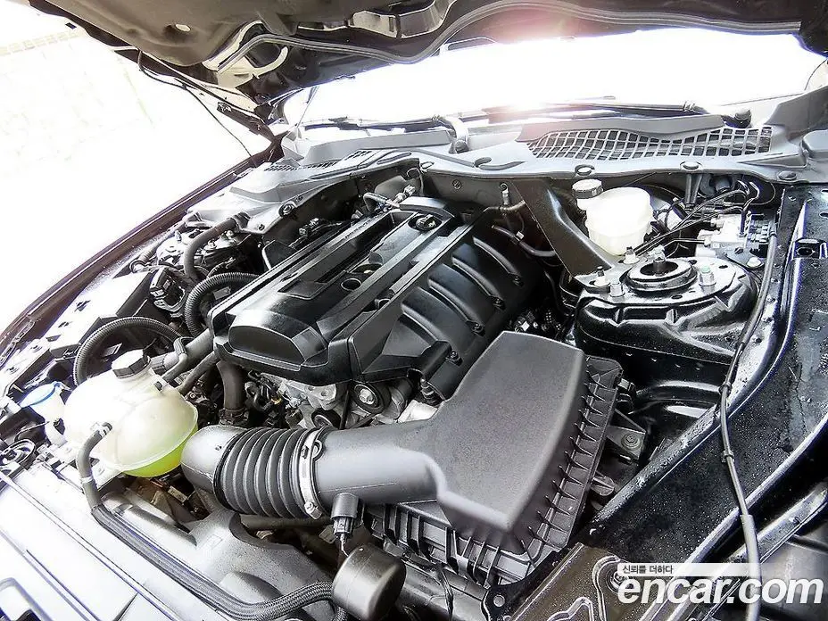 Ford Mustang 2023 2.3 автомат (гидро), фото 17