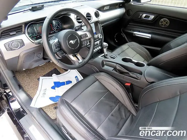 Ford Mustang 2023 2.3 автомат (гидро), миниатюра 7