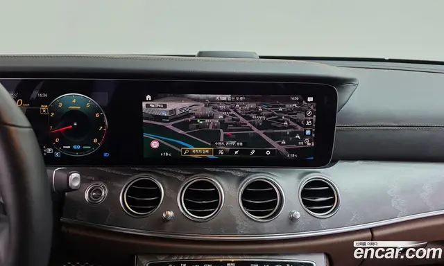 Mercedes-Benz E-Class 2023 2.0 автомат (гидро), миниатюра 12