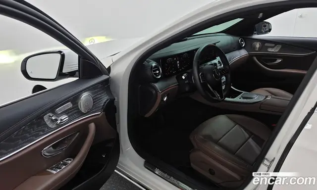 Mercedes-Benz E-Class 2023 2.0 автомат (гидро), миниатюра 10 Mercedes-Benz E-Class 2023 2.0 автомат (гидро), миниатюра 10