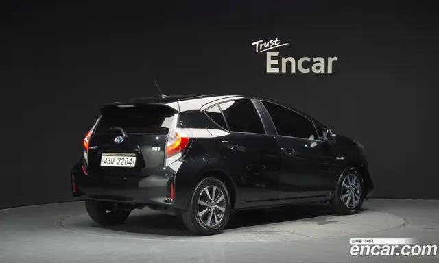 Toyota Prius 2018 1.5 автомат (гидро), миниатюра 2