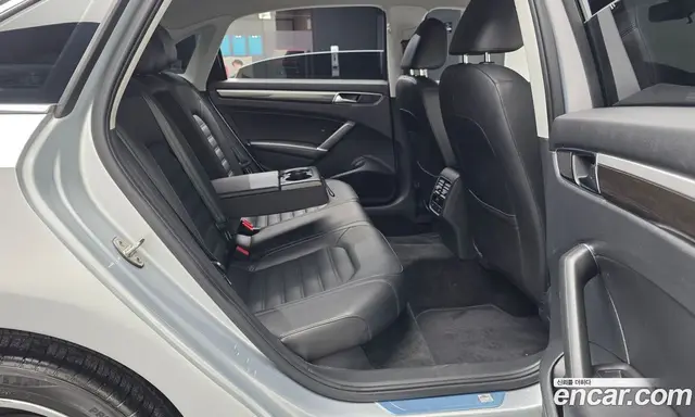 Volkswagen Passat 2018 2.0 автомат (гидро), миниатюра 12