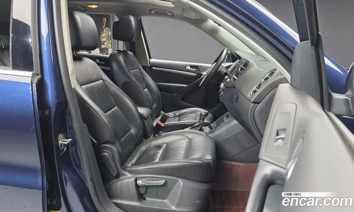 Volkswagen Tiguan 2012 2.0 автомат (гидро), фото 11
