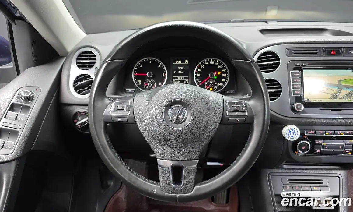 Volkswagen Tiguan 2012 2.0 автомат (гидро), фото 13