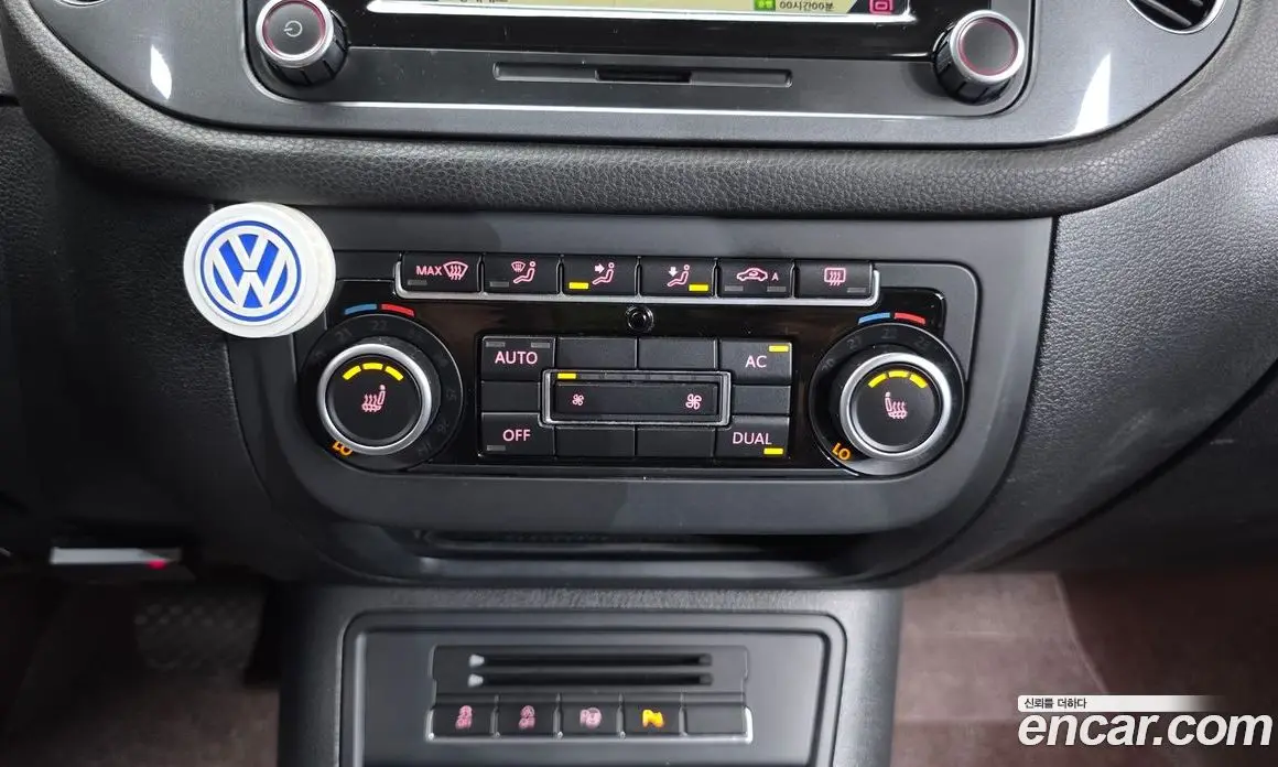 Volkswagen Tiguan 2012 2.0 автомат (гидро), фото 17