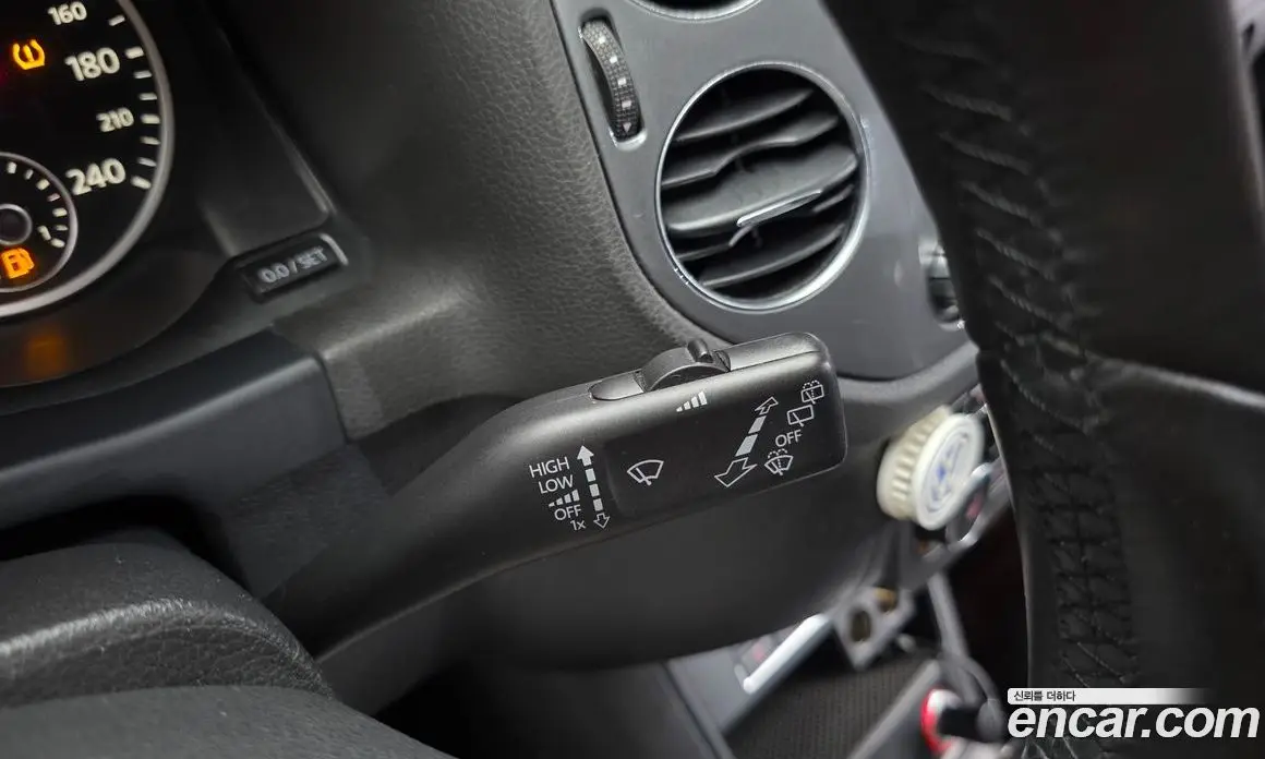 Volkswagen Tiguan 2012 2.0 автомат (гидро), фото 18