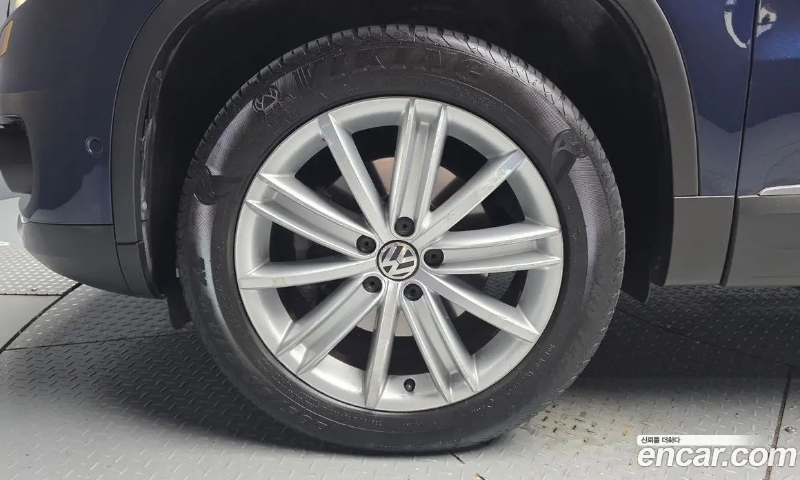 Volkswagen Tiguan 2012 2.0 автомат (гидро), фото 5