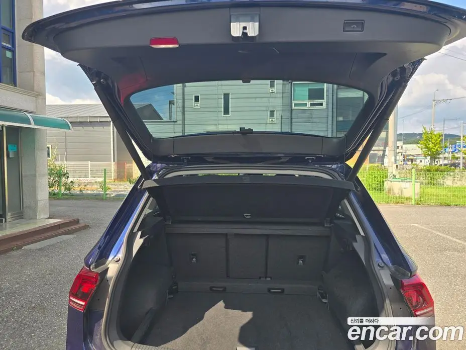 Volkswagen Tiguan 2018 2.0 автомат (гидро), фото 20 Volkswagen Tiguan 2018 2.0 автомат (гидро), фото 20