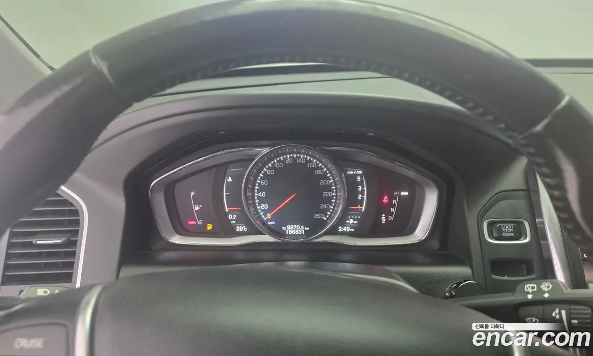 Volvo XC60 2017 2.0 автомат (гидро), фото 12
