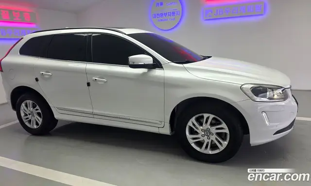 Volvo XC60 2017 2.0 автомат (гидро), миниатюра 3