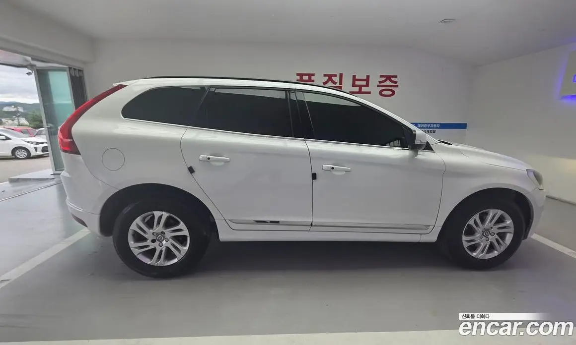 Volvo XC60 2017 2.0 автомат (гидро), фото 4