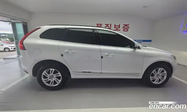 Volvo XC60 2017 2.0 автомат (гидро), миниатюра 4