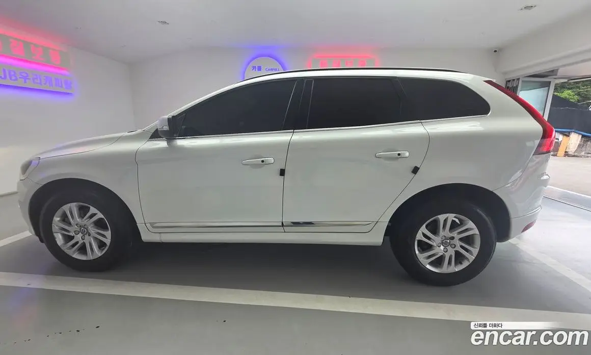 Volvo XC60 2017 2.0 автомат (гидро), фото 5