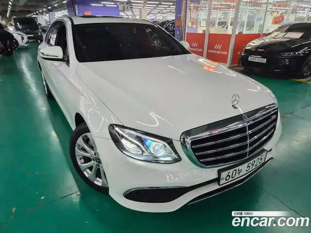 Mercedes-Benz E-Class 2019 1.9 автомат (гидро), миниатюра 2