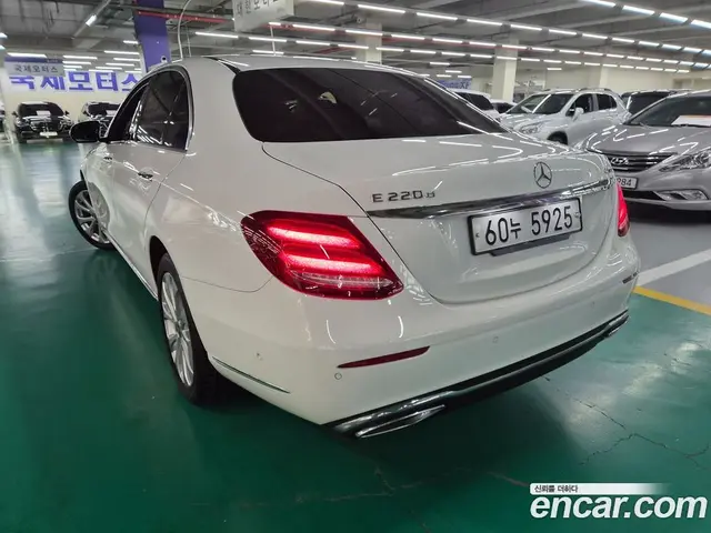 Mercedes-Benz E-Class 2019 1.9 автомат (гидро), миниатюра 6