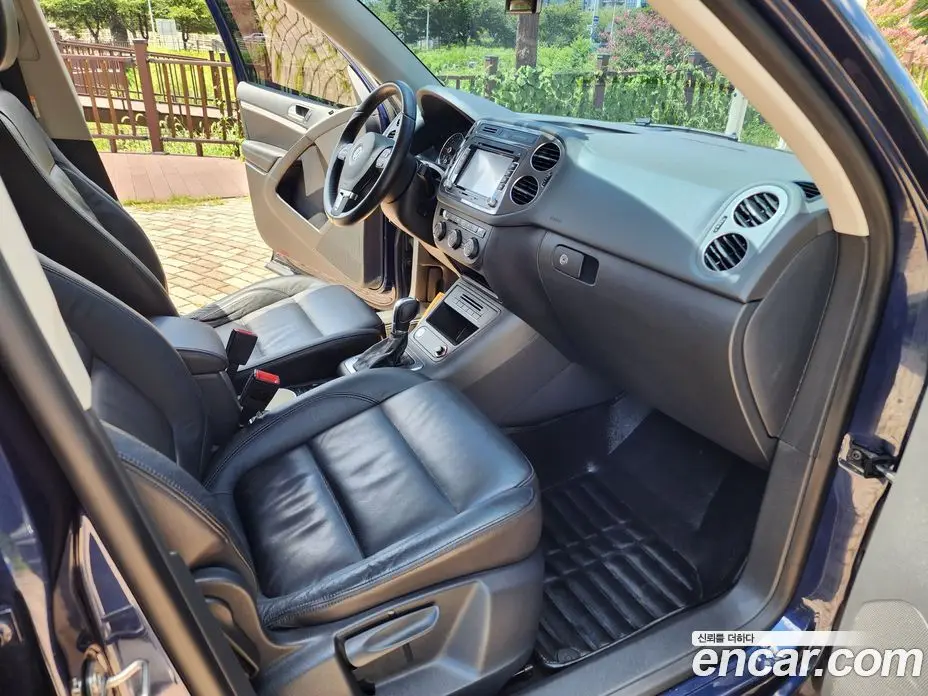 Volkswagen Tiguan 2015 2.0 автомат (гидро), фото 20