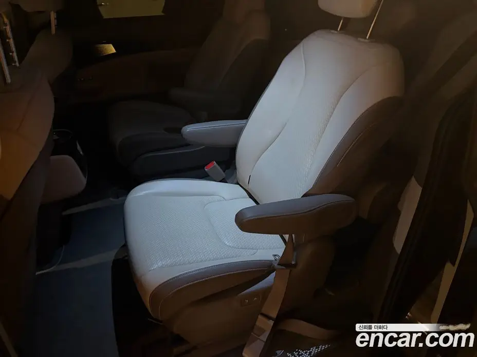 Kia Carnival 2025 1.6 автомат (гидро), фото 14