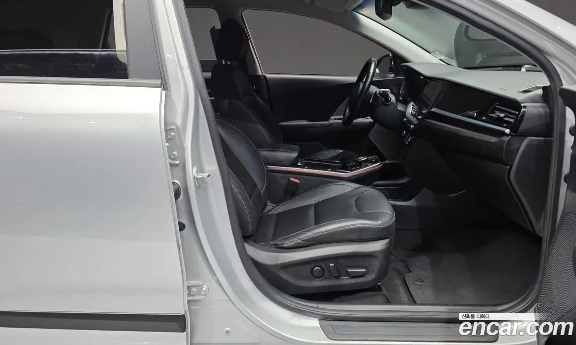 Kia Niro 2023 0.2 автомат (гидро), фото 11