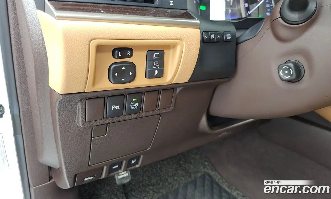 Lexus ES 2018 2.5 автомат (гидро), фото 16
